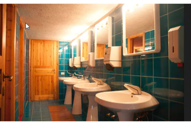 Bathroom 3, Hotel Scintilla, Nuoro