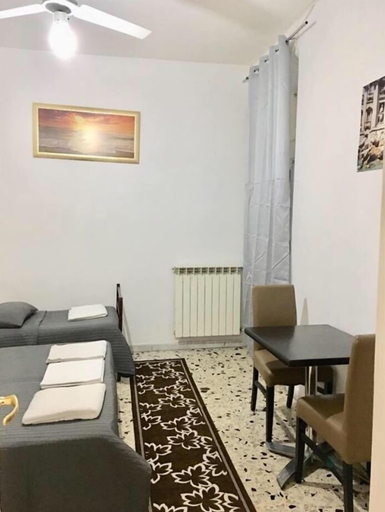 Bedroom 2, New Golden House, Rome