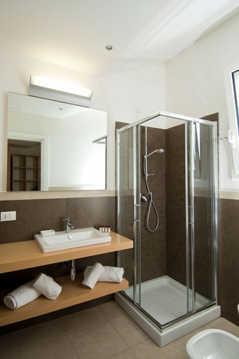 Bathroom 5, Mon Reve, Taranto