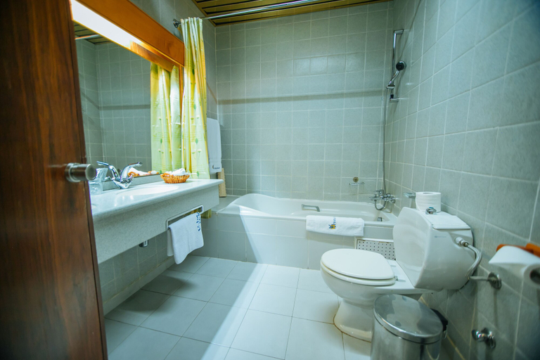 Bathroom 4, Volta Hotel Akosombo, Asuogyaman