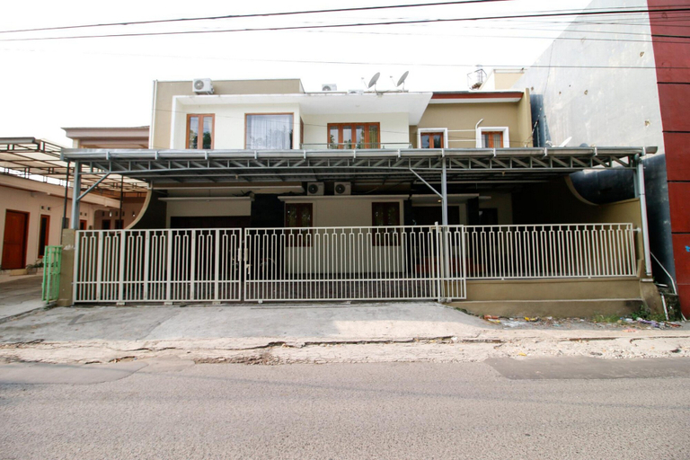 Exterior & Views 2, RedDoorz @ Jalan Palagan, Sleman