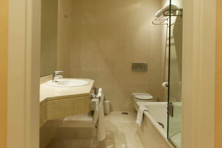 Bathroom 5, Hotel Mediterraneo, Alicante