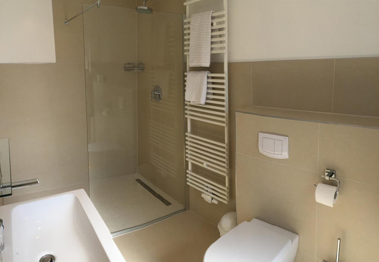 Bathroom 4, Garten Hotel Bonn, Bonn