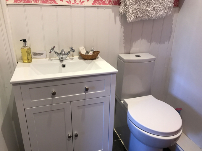 Bathroom 4, Spring Gardens B&B, Cornwall