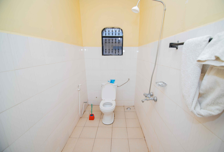 Bathroom 3, The Better Inn, Moshi Urban