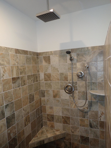 Bathroom 3, Pleasant Grove Inn, Greene