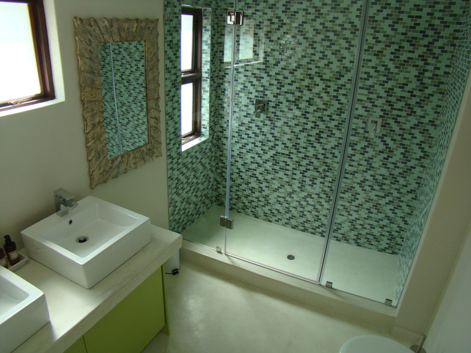 Bathroom 5, BushGlam Luxury Holiday Home, Mopani
