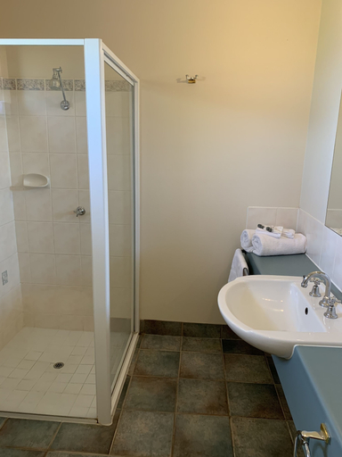 Bathroom 5, Arthur Phillip Motor Inn, Bass Coast - Phillip Is.