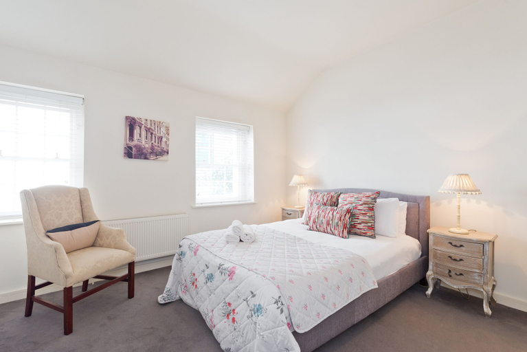 Bedroom 3, John Lennon Suite - hiphipstay, Dublin