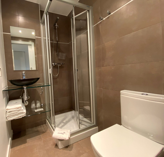 Bathroom, Hostal Somnis, Barcelona