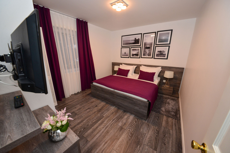 Bedroom 4, Sunset Apartments, Vir