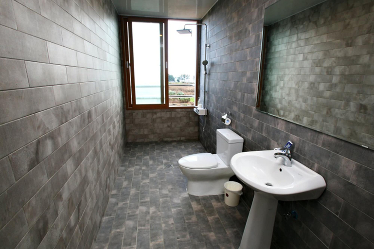 Bathroom 3, Brick 216, Seogwipo