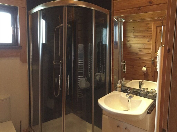 Bathroom, Watermeadow Lakes & Lodges, Somerset