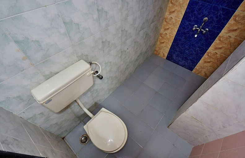 Bathroom 5, Hotel Galaxy's Vaibhav, Palghar