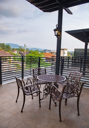 Exterior & Views 11