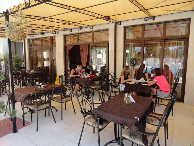 Food & Drinks 5, Cantilena Complex, Nesebar