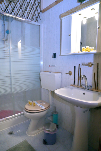 Bathroom 5, Nikolas Rooms, Crete
