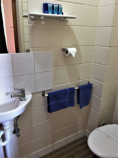 Bathroom 4, Ceduna Motor Inn, Ceduna