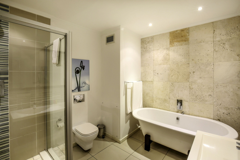 Bathroom 4, The Nicol Hotel and Apartments, Ekurhuleni