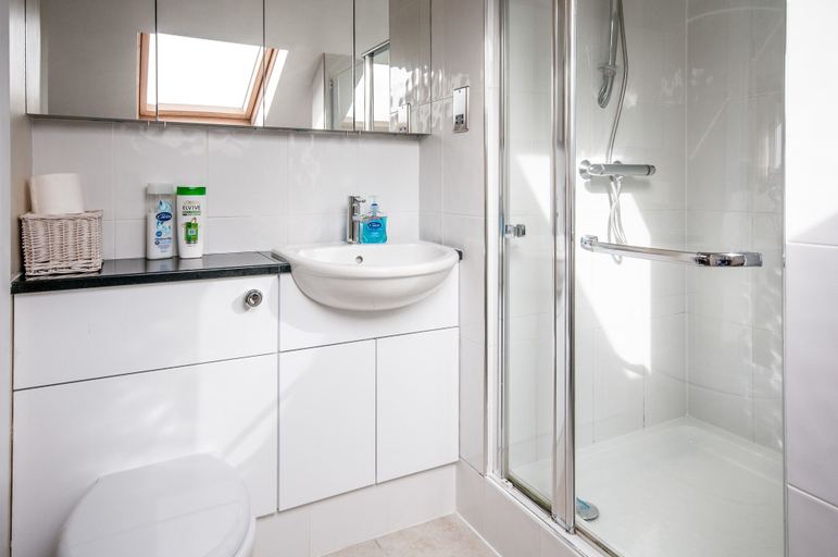 Bathroom 3, Arlana Guest House, Lincolnshire
