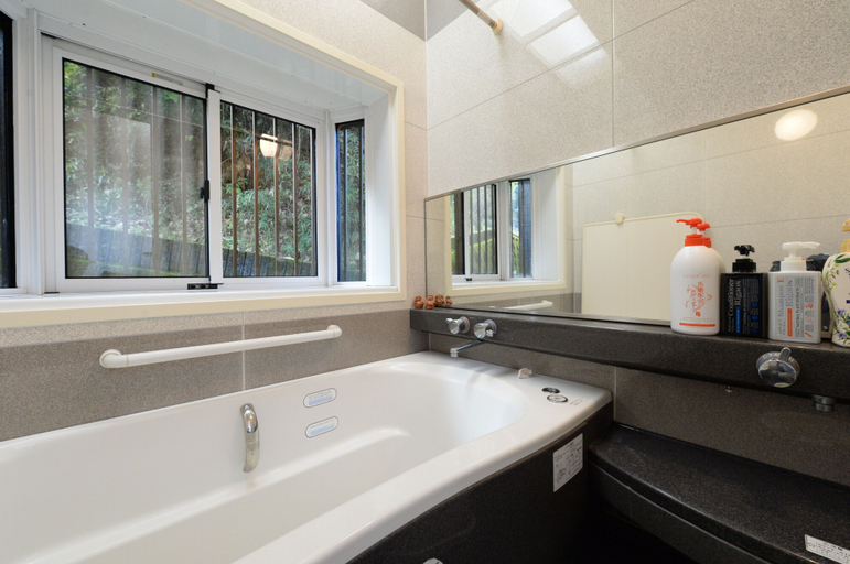 Bathroom 4, Full House Kimiko, Kasagi
