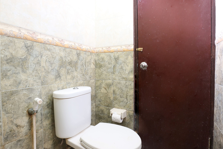 Bathroom 5, Warapsari Inn, Badung