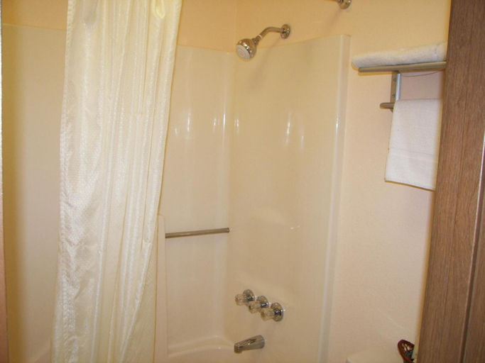 Bathroom 4, Stardust Motel Redding, Shasta