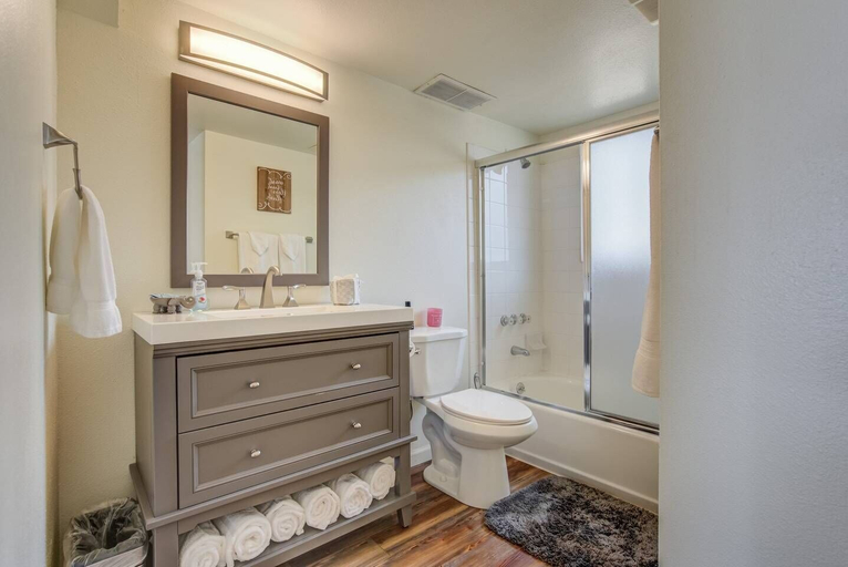 Bathroom 4, Pikes Peak Views Usaf Academy Dog-friendly, El Paso