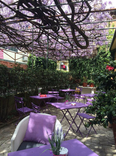 Others 5, Hotel Stipino, Lucca