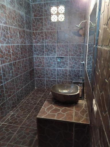 Bathroom 3, Kusuka Bungalows, Lombok