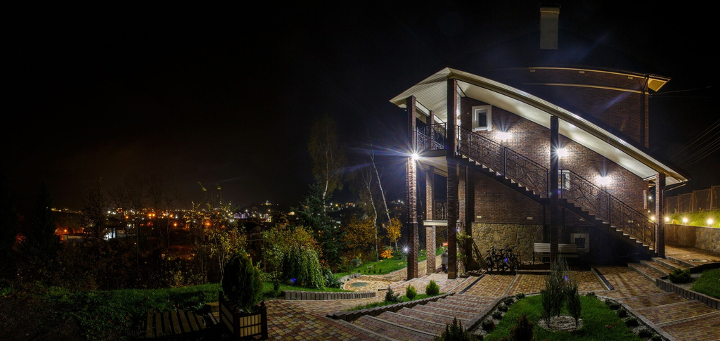 Exterior & Views