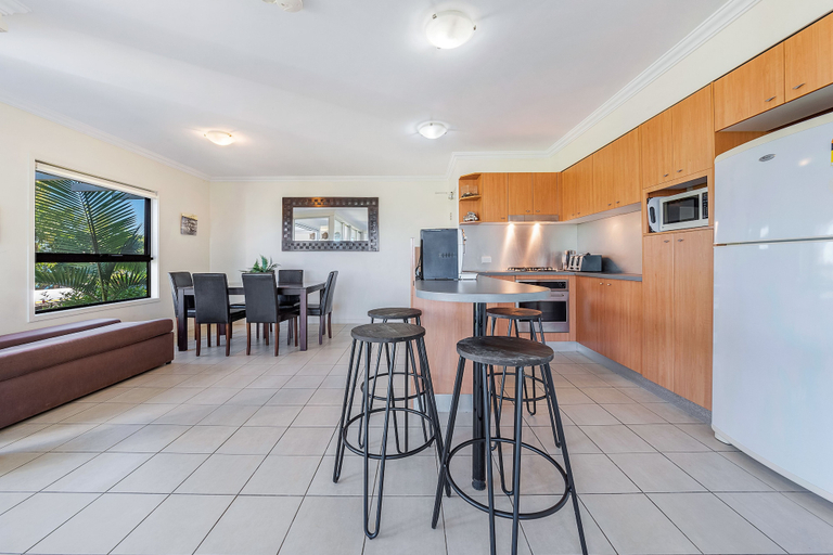 Others 5, Oasis 26, Whitsunday