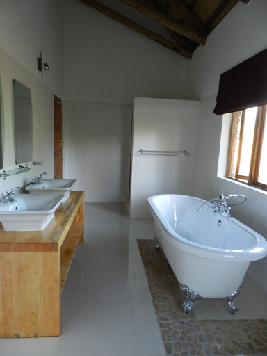 Bathroom, Kutandara Lodges, Harare