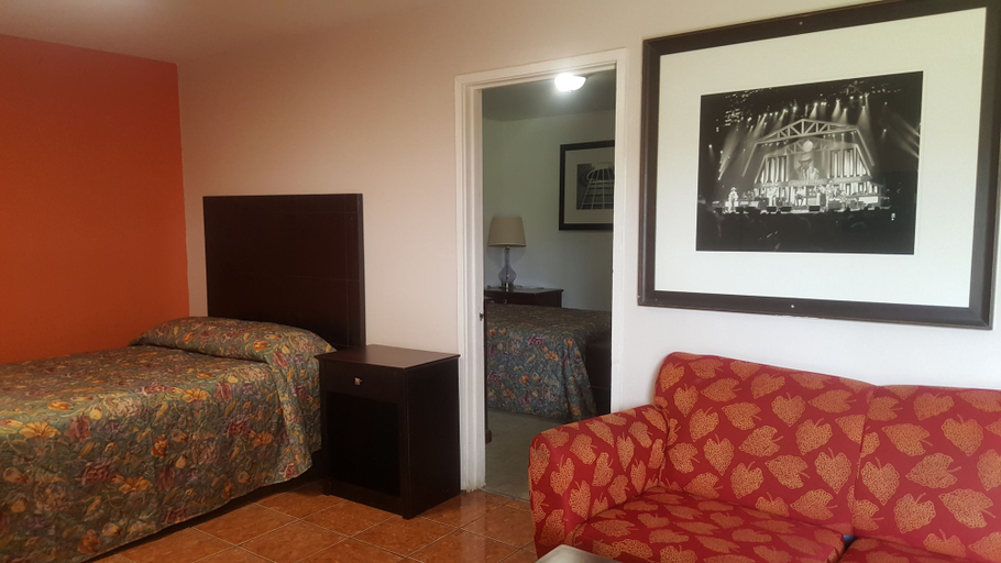 Bedroom 3, Monte Carlo Motel, Orleans