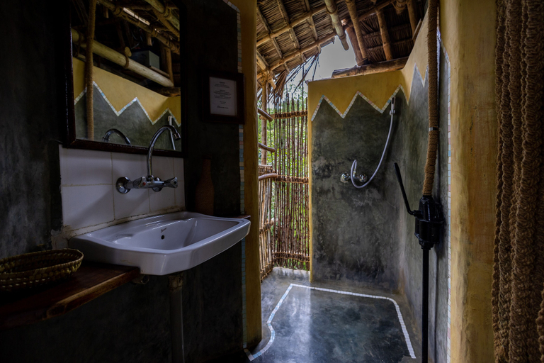 Bathroom 5, Chumbe Island Coral Park, Magharibi