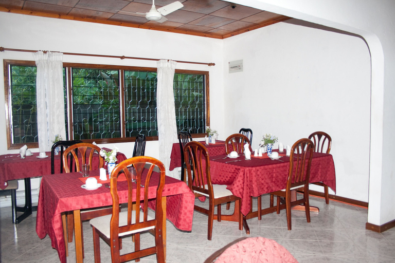 Food & Drinks, Villa de Roses