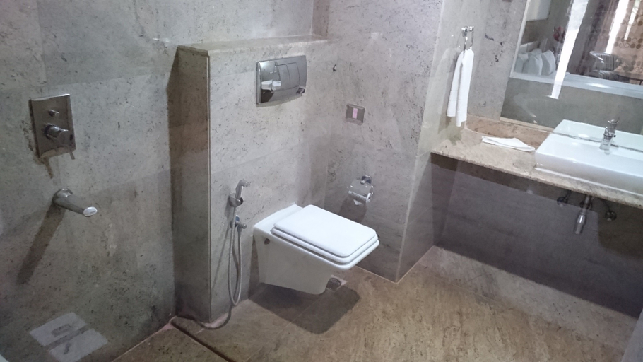 Bathroom 5, Rosewood International Hotel, Bangalore