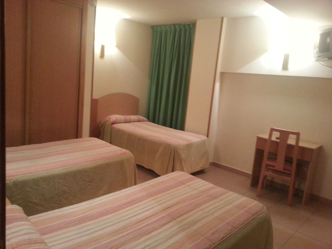 Bedroom 2, Hostal El Arco, Madrid