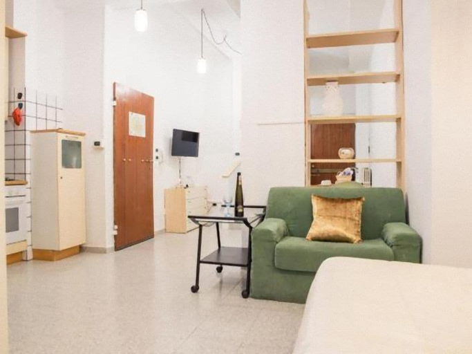 Living area 2, 8 Tourist House Apartment Centre Bologna, Bologna