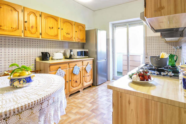 Private kitchen 3, Sorrento 3 bedrooms Sunny Apt with terrace & view, Napoli