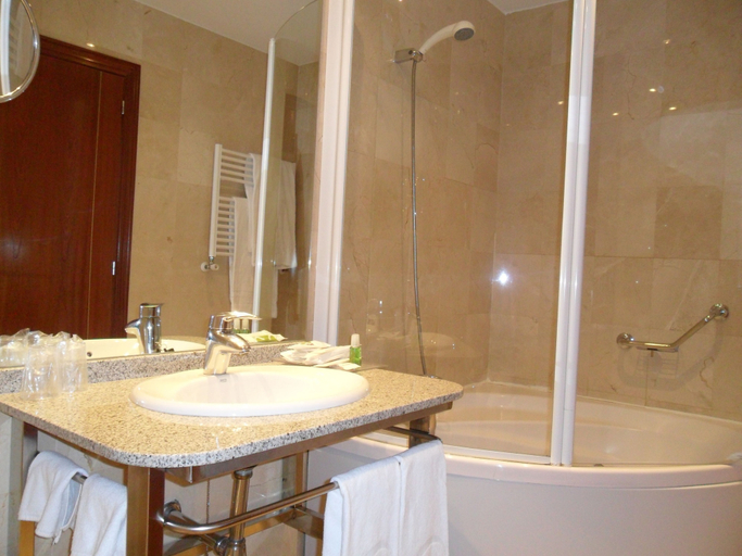 Bathroom 3, Hotel Ponferrada Plaza, León