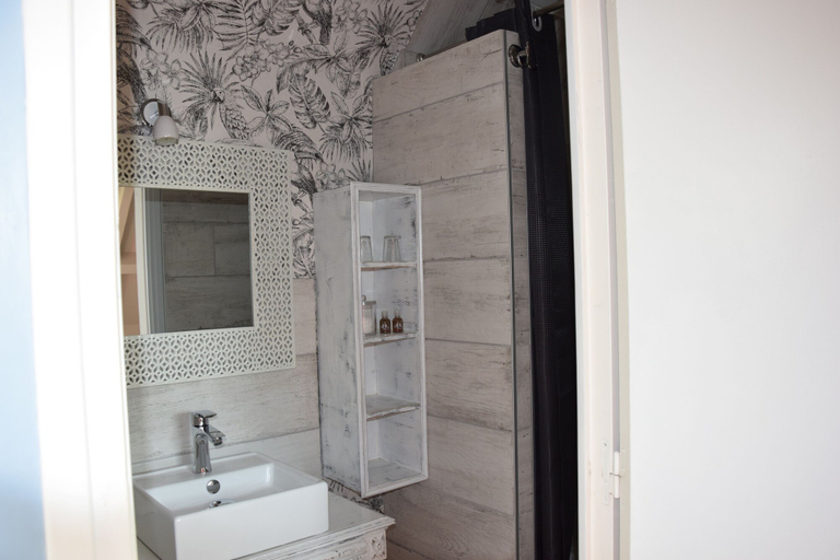 Bathroom 5, Les Portes du Hable, Somme