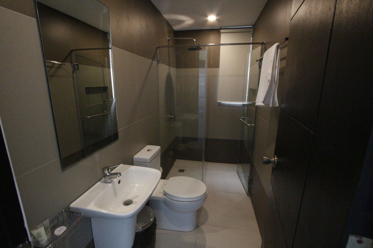 Bathroom 3, Bituin sa Tala, Orani