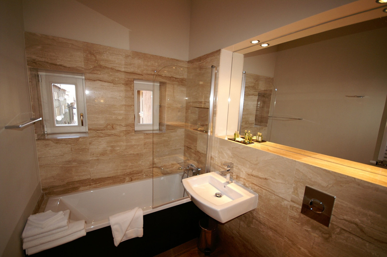 Bathroom 4, Hotel Kolegiacki, Poznań City
