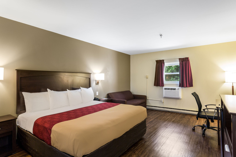 Bedroom 2, Econo Lodge Near Stewart Inter, Orange