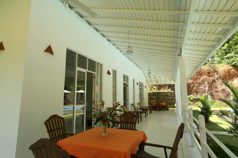 Food & Drinks 5, Beach Grove Villas, Habaraduwa