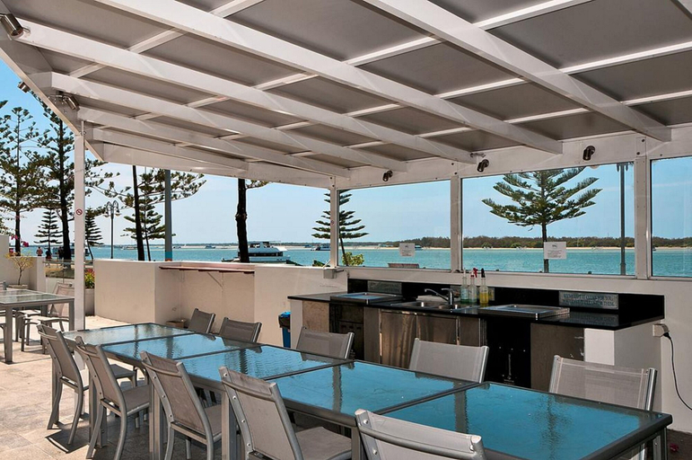 Food & Drinks 5, Silvershore Apartments on the Broadwater, Gold Coast