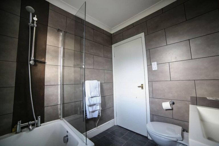 Bathroom, Faenol Fawr Hotel, Denbighshire