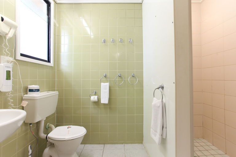 Bathroom 3, Tandara Hotel Motel, Sarina