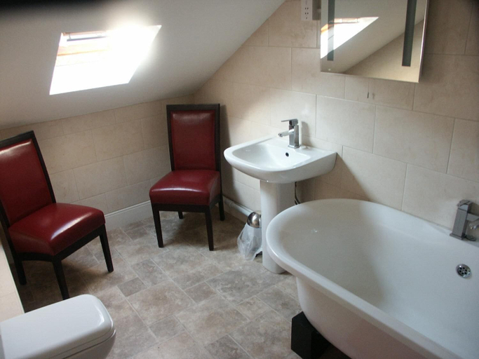 Bathroom 4, Beggar's Knap, Dorset